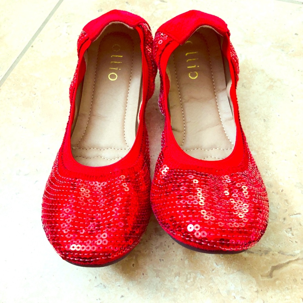 Shiny red flats